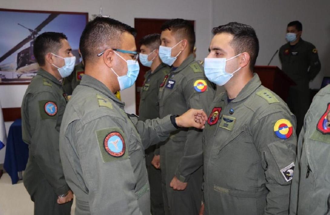 cogfm-fac-seis-nuevos-instructores-de-vuelo-por-instrumentos-al-servicio-de-la-patria-03.jpg