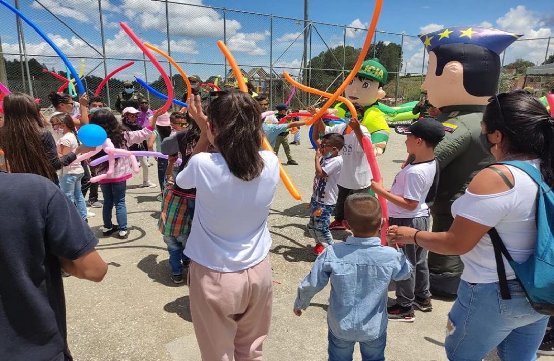 cogfm-fuerza-aerea-colombiana-beneficia-a-habitantes-de-guarne-con-jornada-de-apoyo-al-desarrollo-21.jpg