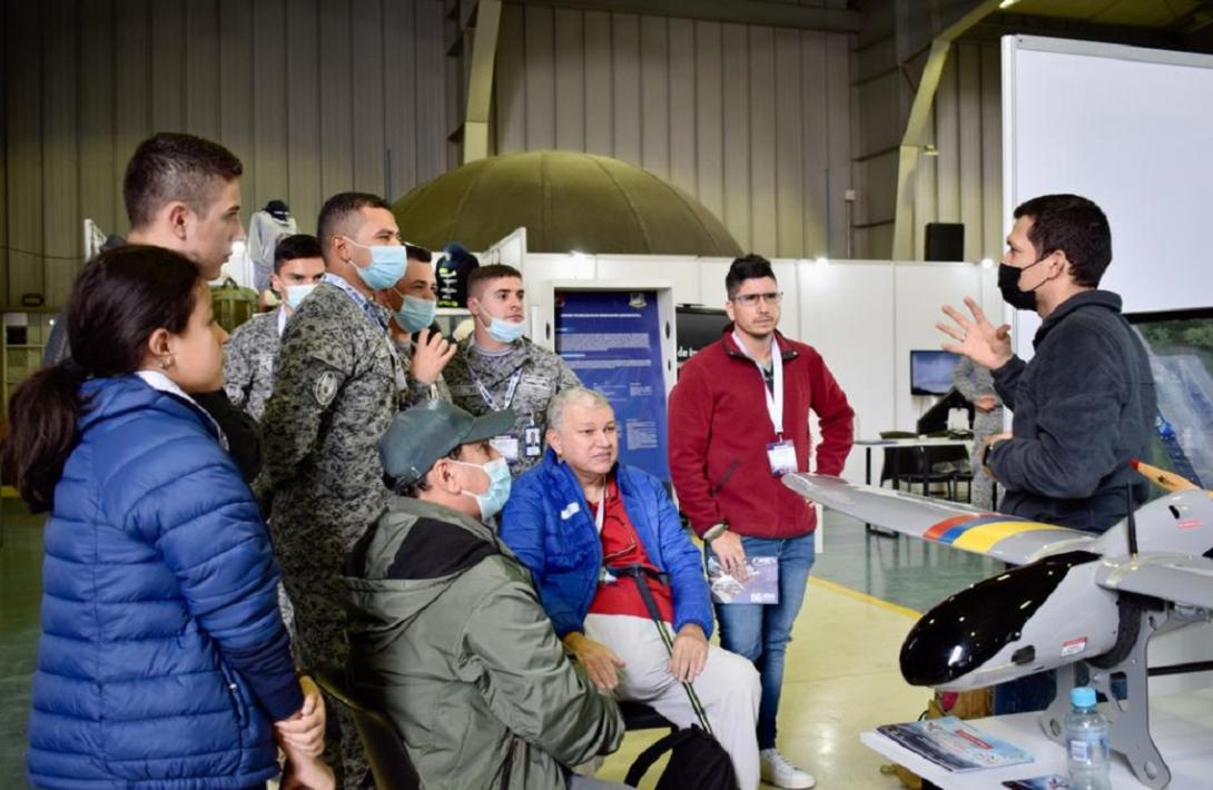 cogfm-fuerza-aerea-colombiana-con-cerca-de-1800-personas-participaron-en-feria-de-capacidades-de-la-industria-aeroespacial-06.jpg