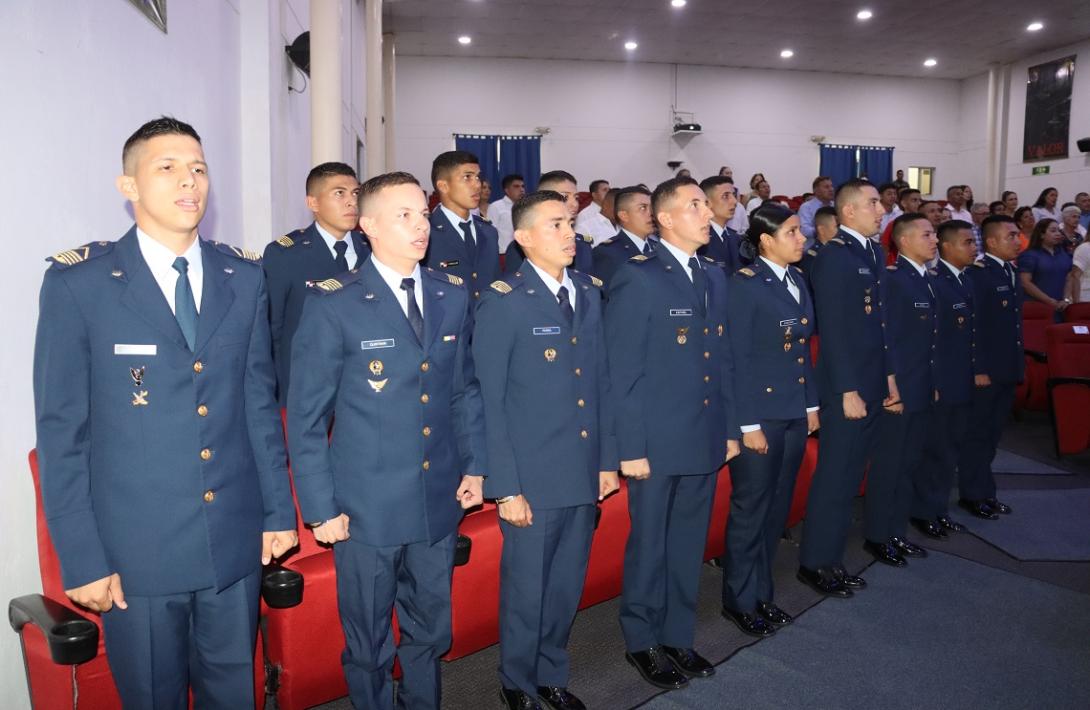 cogfm-fuerza-aerea-colombiana-nuevos-pilotos-de-helicoptero-14_0.jpg