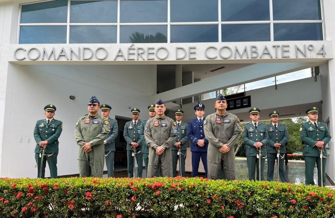 cogfm-fuerza-aerea-colombiana-oficiales-nacionales-y-extranjeros-mas-cerca-del-deseo-de-volar-06.jpg