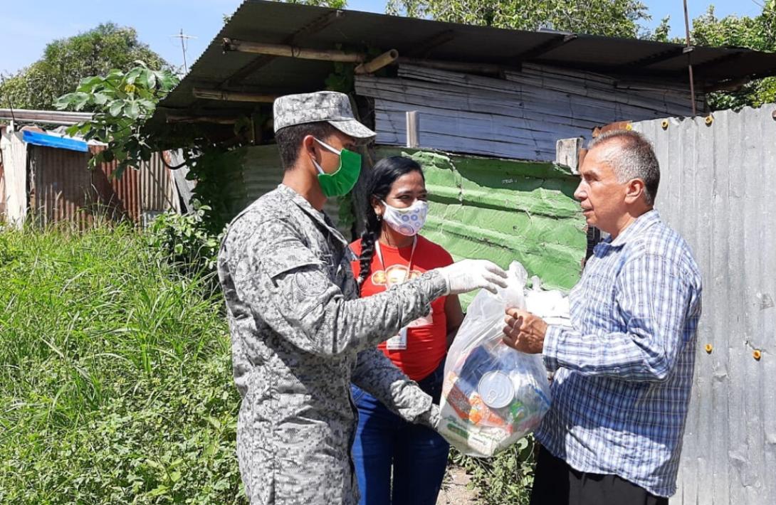 cogfm-fuerza-aerea-mercados-para-familia-soldados-por-covid19-tolima-16.jpg