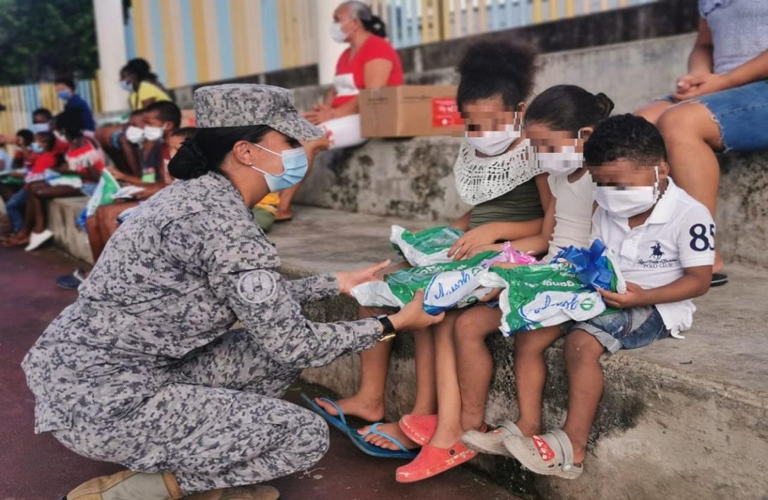 cogfm-fuerza-aerea-transporte-ayudas-humanitarias-navidad-nna-san-andres-30.jpg