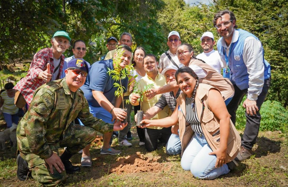 cogfm-fuerza-militares-sembraron-mas-de-18-mil-arboles-en-jornada-de-reconciliacion-05.jpg