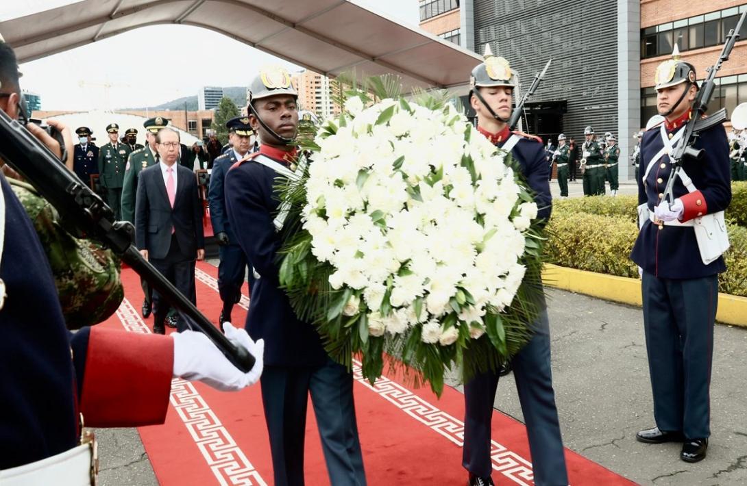 cogfm-fuerzas-militares-rinden-homenaje-a-los-heroes-que-participaron-en-la-guerra-de-corea-27.jpg