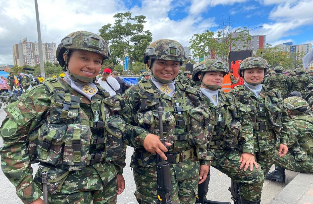 cogfm-mujer-soldado-desfile-miitar-y-policial-20-de-julio-21.jpg