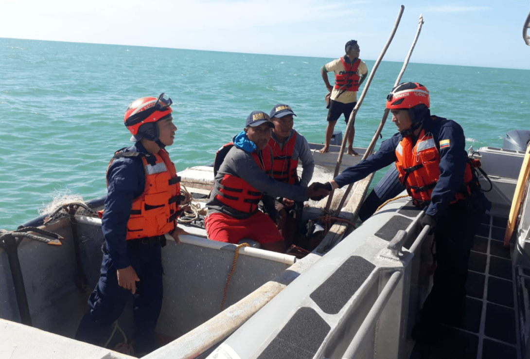 cogfm-rescatados-pescadores-deriva-caribe.jpg