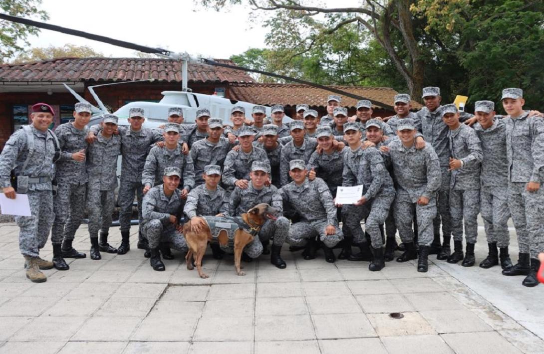 cogfm-soldados-de-la-fuerza-aerea-colombiana-culminaron-felizmente-el-servicio-militar-21.jpg